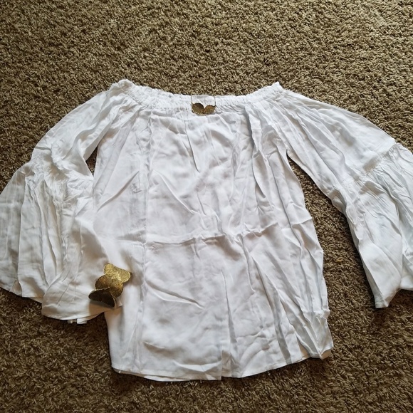**LAST ONE!!** White Off the Shoulder Top - Picture 2 of 6